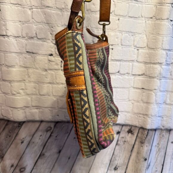 Fossil Multicolored Carpet Leather Crossbody Bag with Southwestern Design - Picture 5 of 11